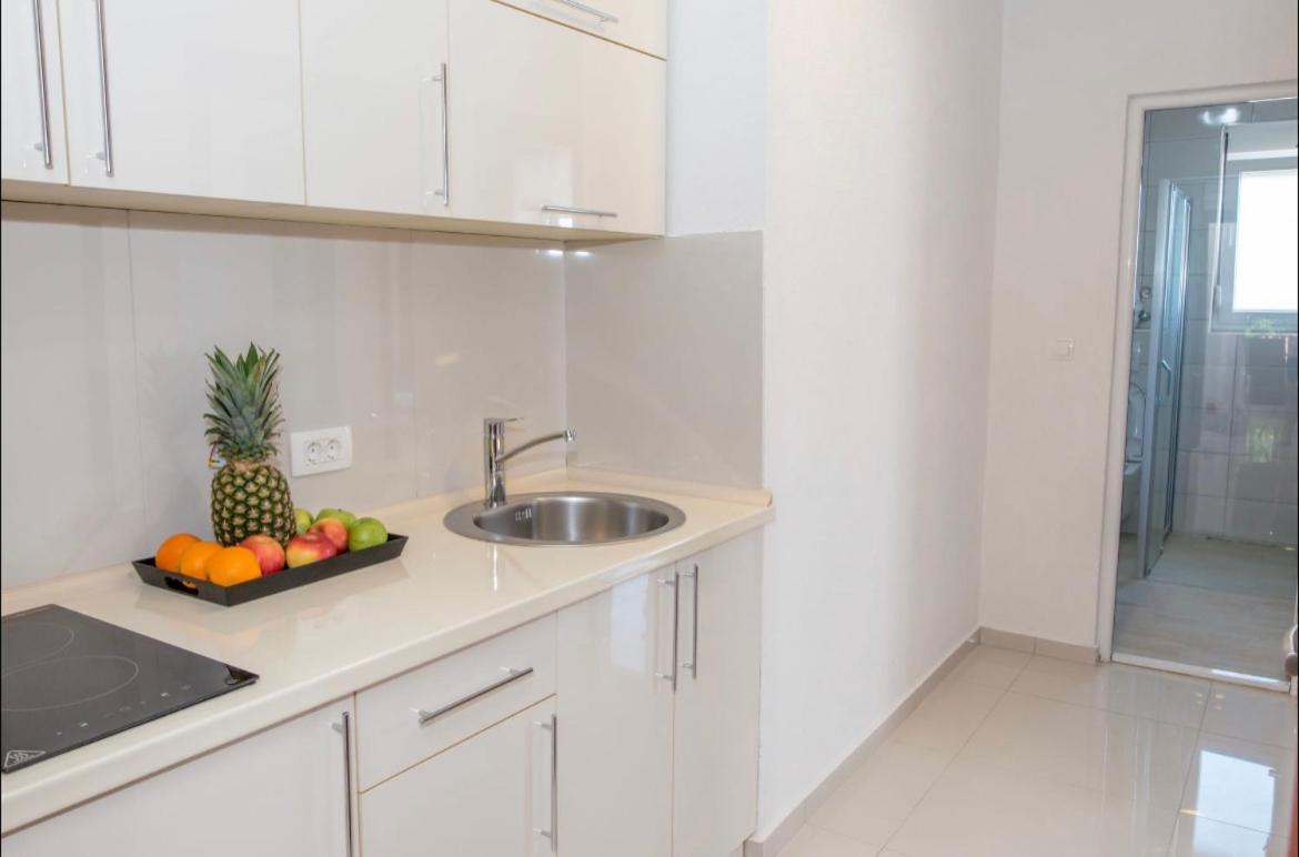 Apartmani Nela Sutomore Eksteriør bilde